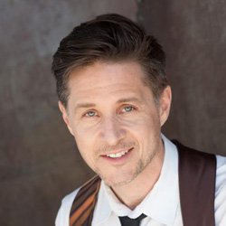 Photograph of voice actor Yuri Lowenthal